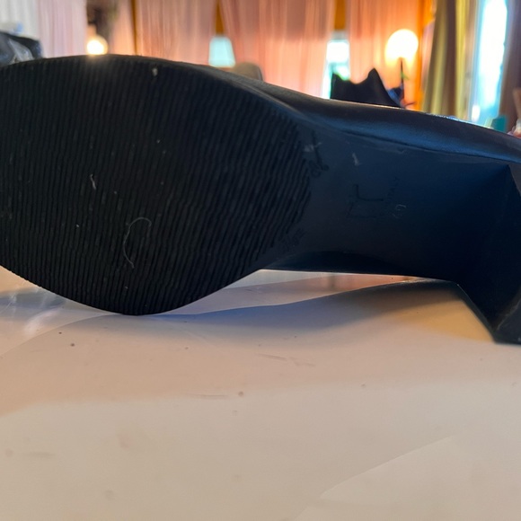 thierry Rabotin made in Italy black soft leather chunky modern heels. 9.5 - Picture 3 of 7